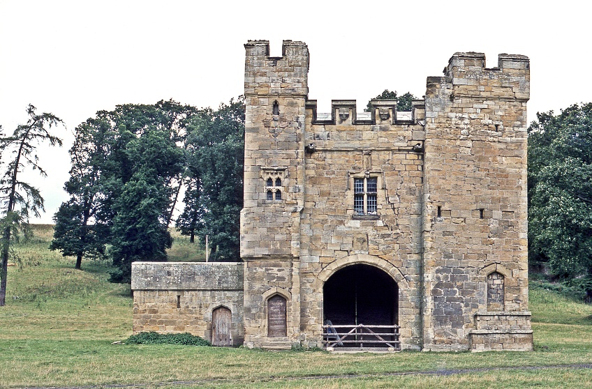 Alnwick Abbey - Gatehouse