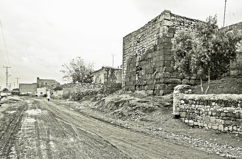 Şanlıurfa City Walls - Kule Sokağı