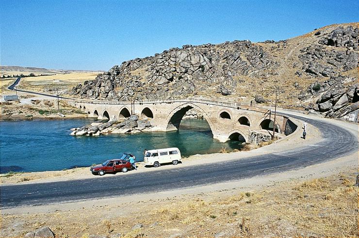 Çeşnigir Köprüsü, Kırıkkale